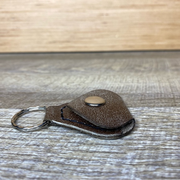 Leather Guitar Picks Holder Keychain handmade crackled brown Aldi coin holder - Picture 8 of 9
